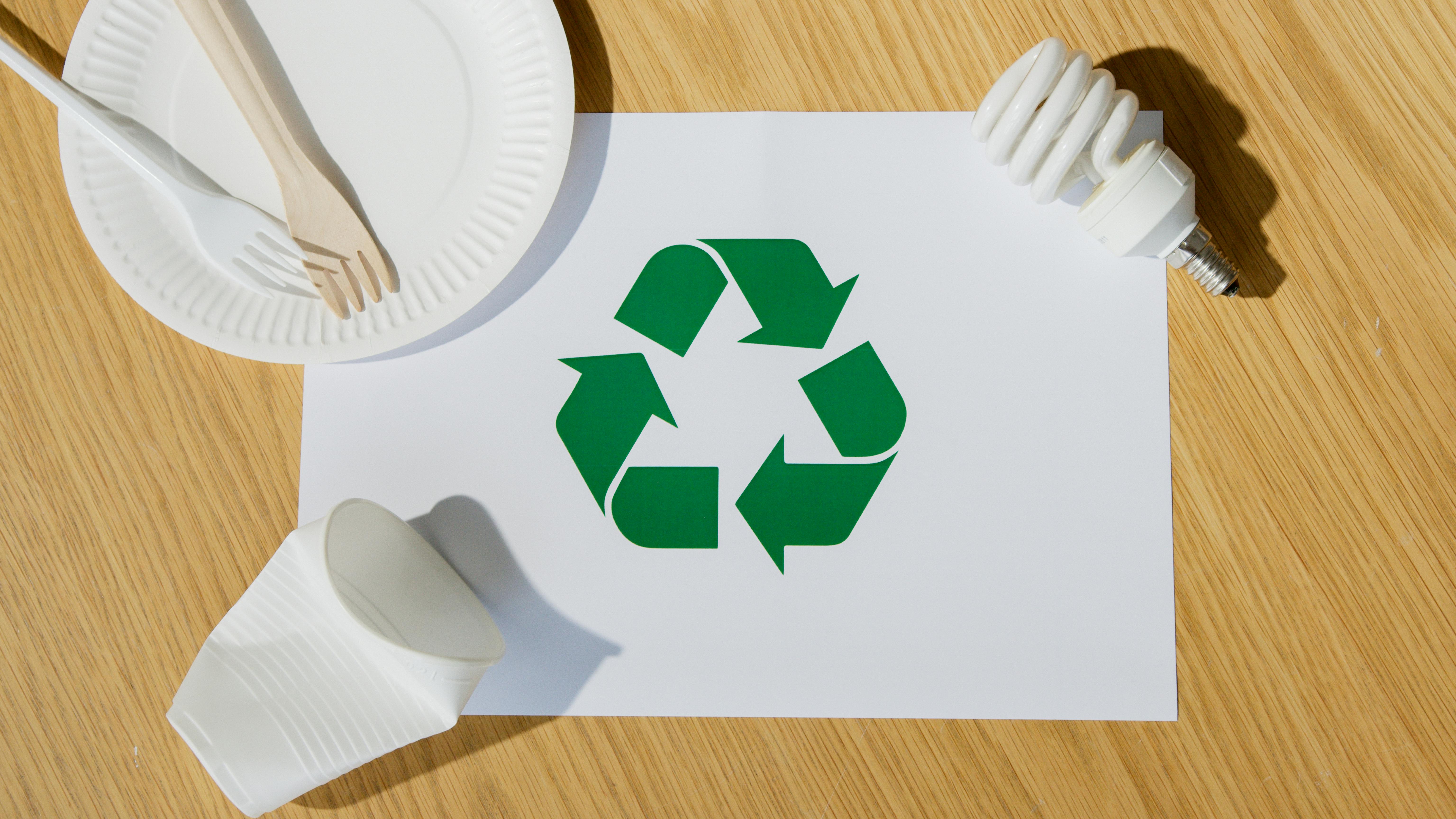 recycle logo with paper plate, paper cub and light bulb