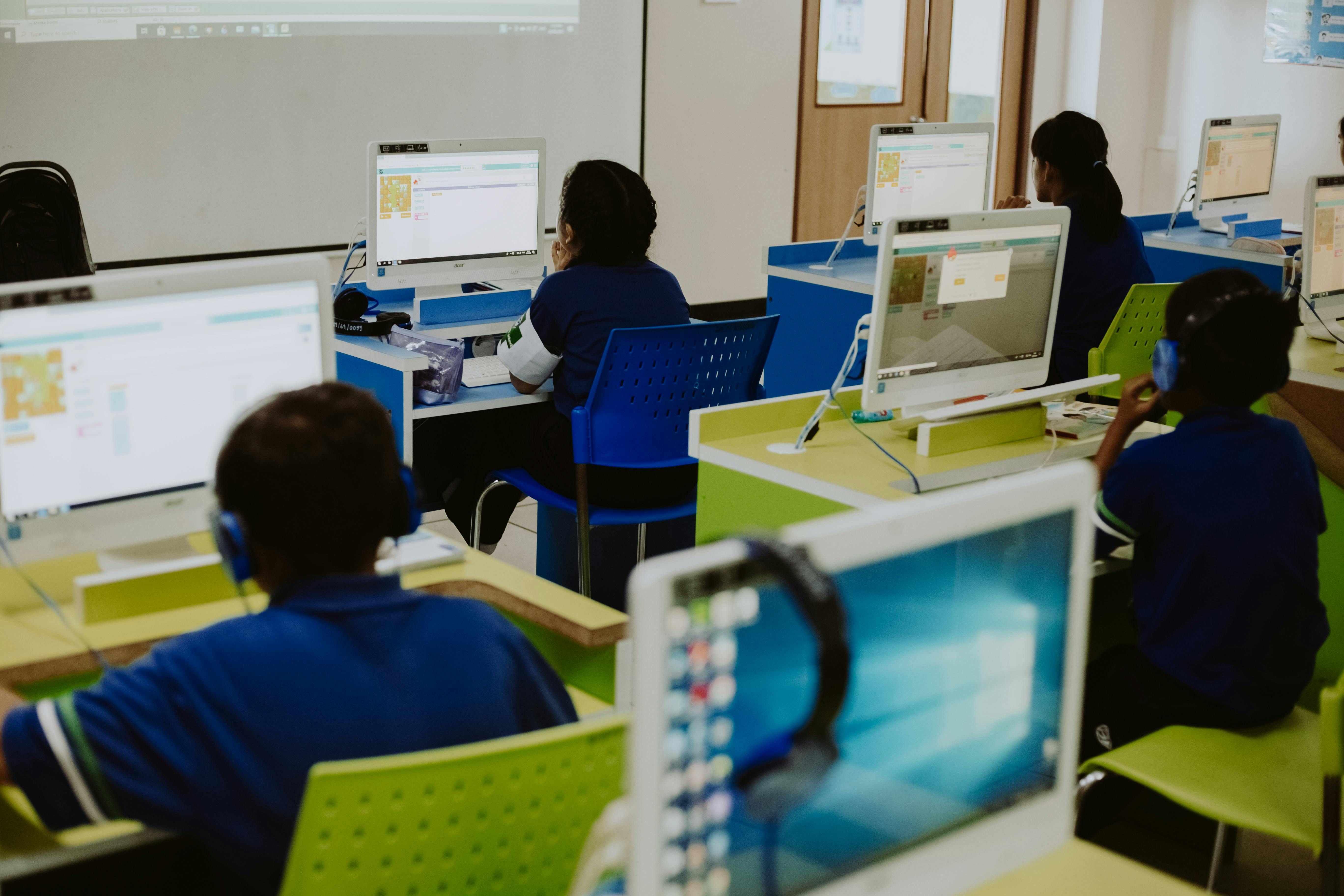 school computer classroom